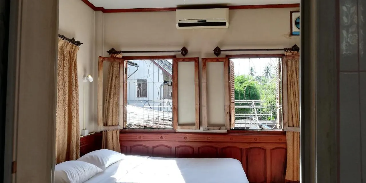 ** Guest house Thanaboun Guesthouse Luang Prabang Laos